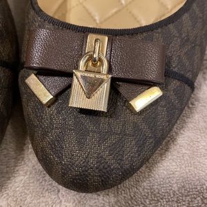 Michael Kors Signature Shoes sz 10M Like New w/ Box